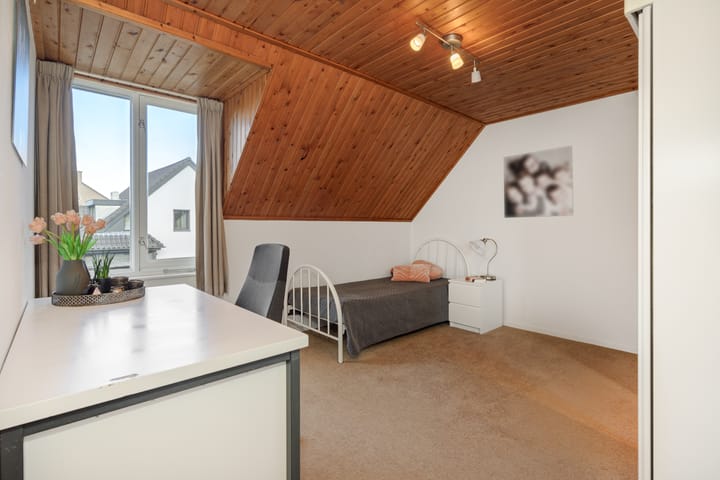 Photo 35 of Helster 8