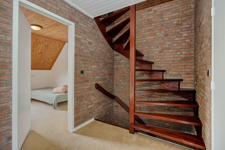 Photo 42 of Helster 8