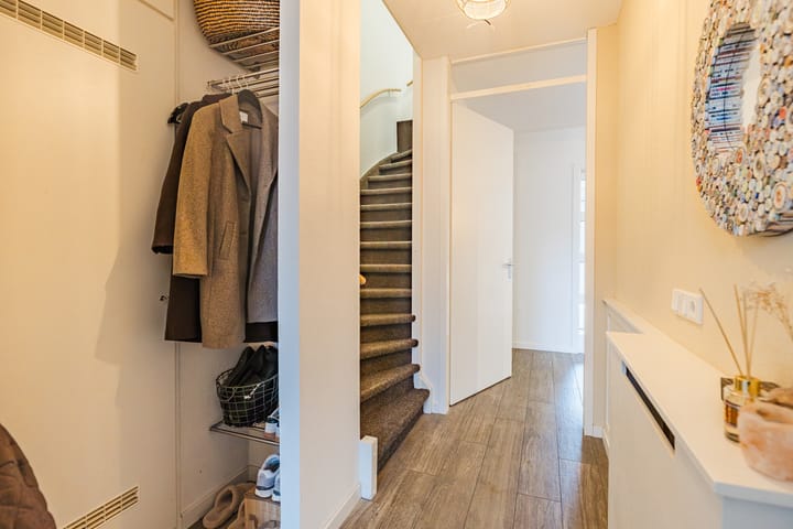 Photo 8 of Eikepage 19