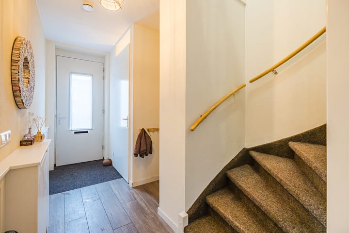 Photo 9 of Eikepage 19