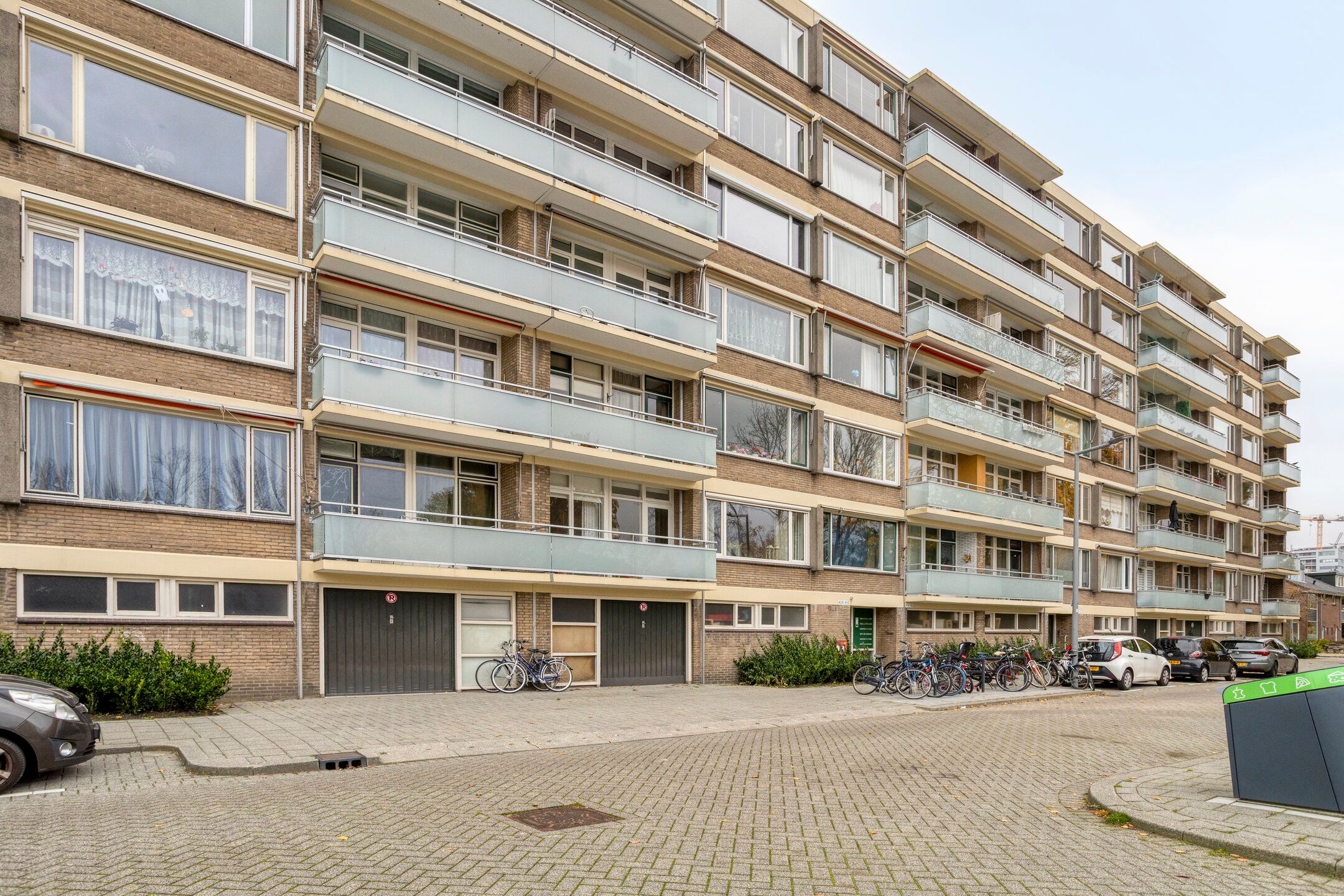 Photo 27 of Van der Helmstraat 404