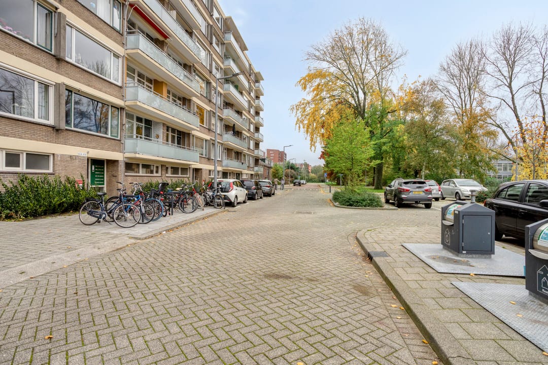 Photo 28 of Van der Helmstraat 404