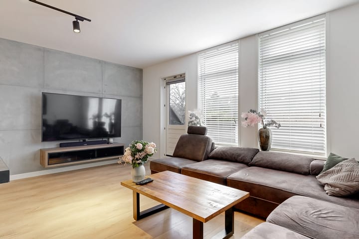 Photo 3 of Paardebloem 105