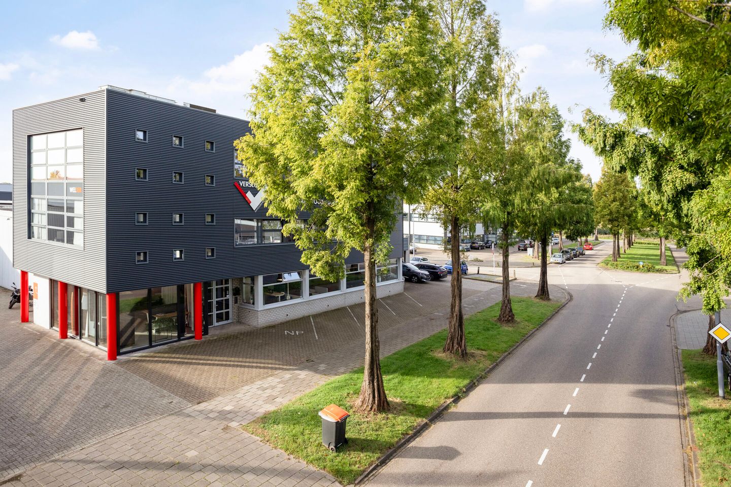 View photo 4 of Mangaan 4-B