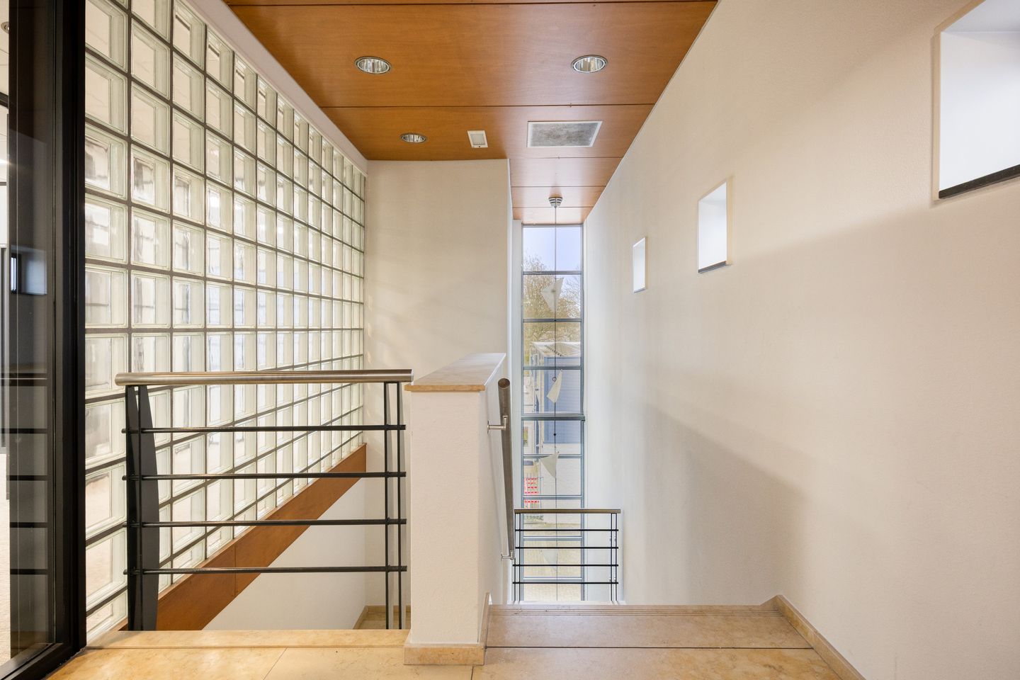 View photo 5 of Mangaan 4-B