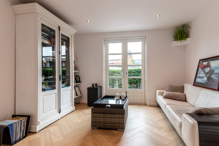 Photo 15 of Dokter Holtropstraat 93