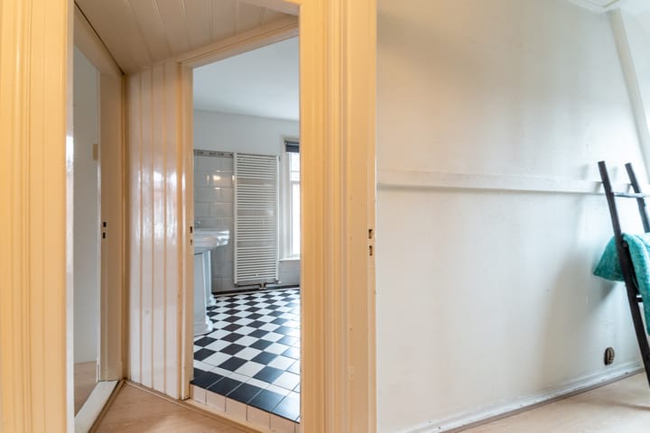 Photo 27 of Dokter Holtropstraat 93