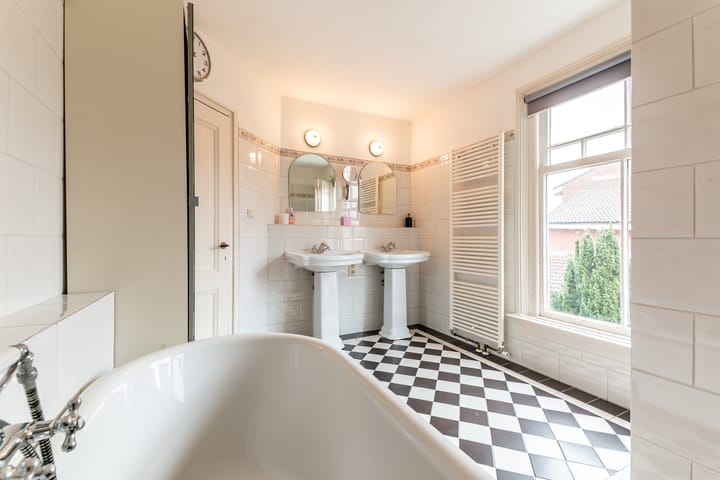 Photo 31 of Dokter Holtropstraat 93