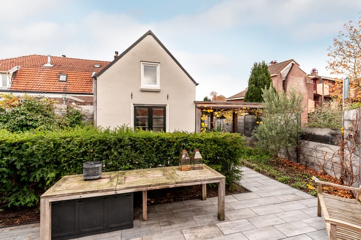 Photo 47 of Dokter Holtropstraat 93