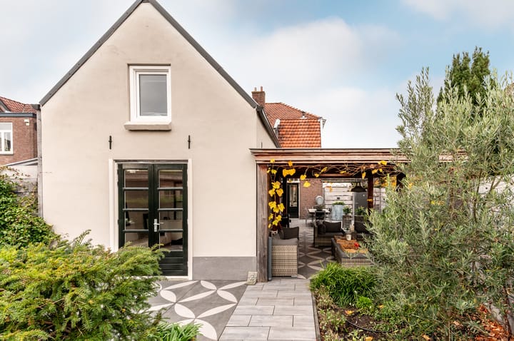 Photo 48 of Dokter Holtropstraat 93