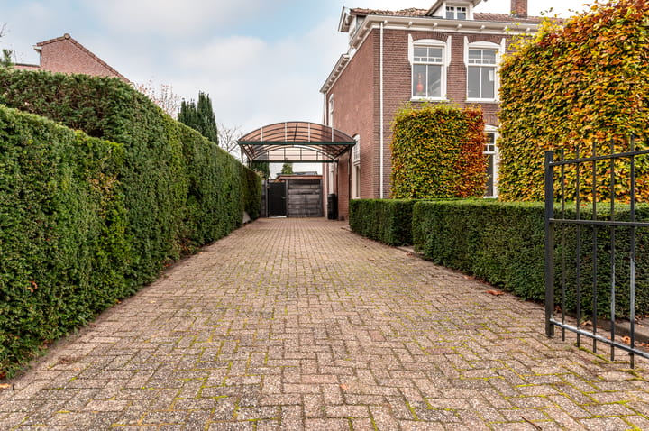 Photo 52 of Dokter Holtropstraat 93