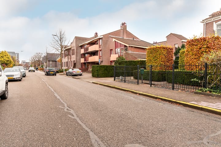 Photo 55 of Dokter Holtropstraat 93