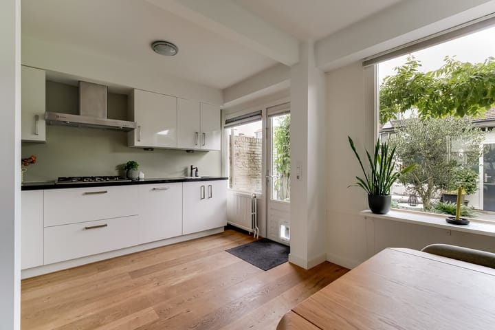 Photo 14 of Tyrasstraat 6