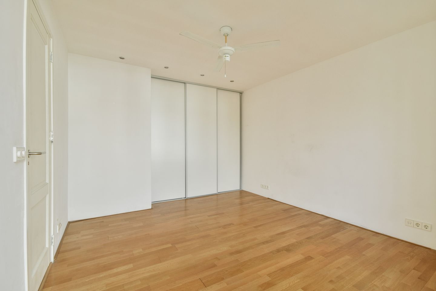 Photo 25 of Koninginneweg 30