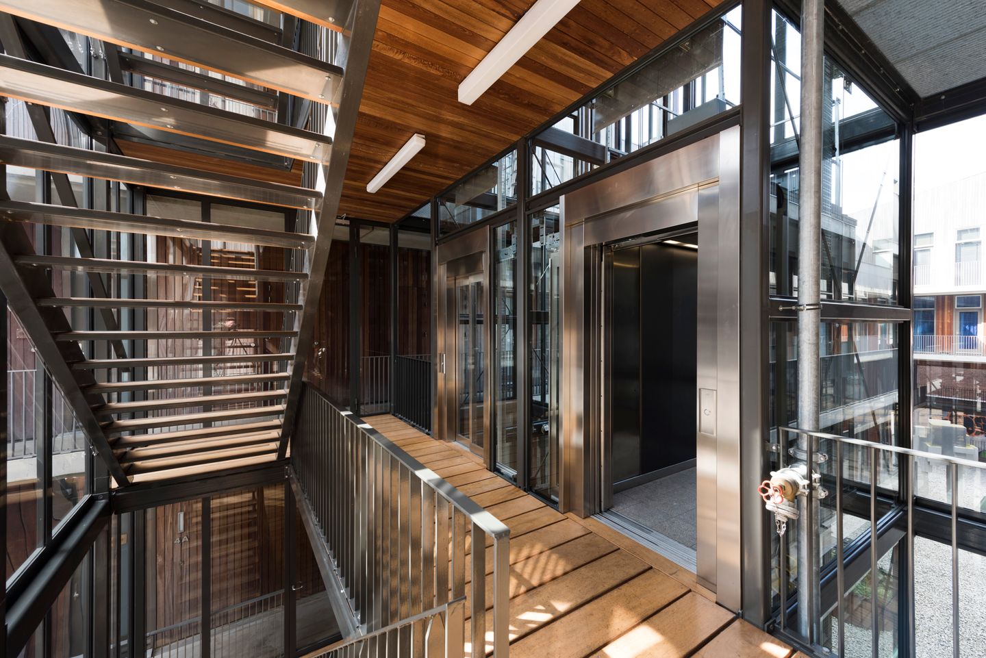 Bekijk foto 5 van Barentszplein 4-E