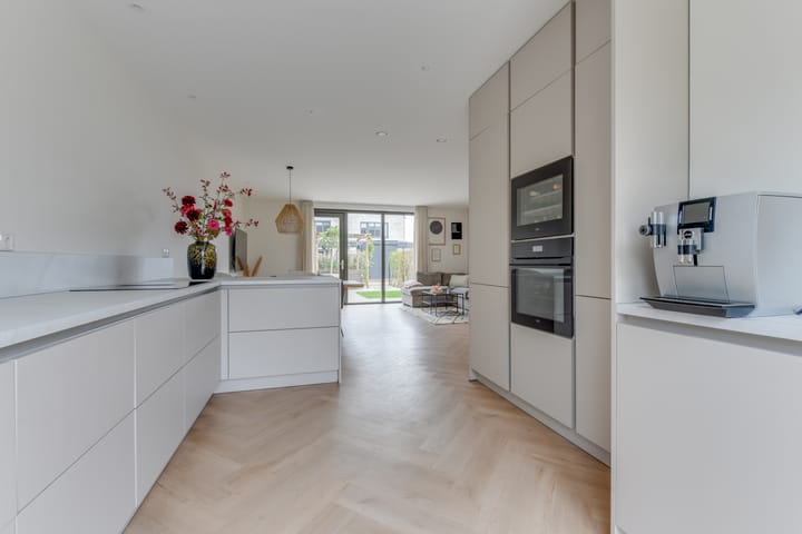 Photo 16 of Nieuwelaan 1-D