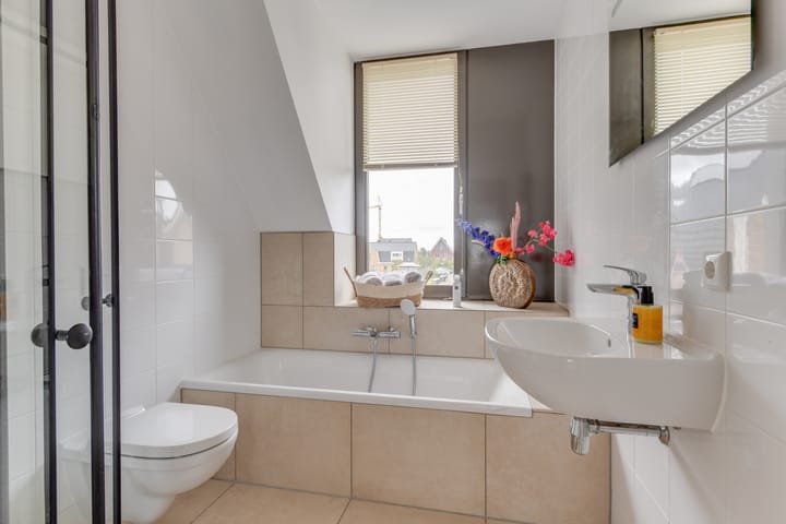 Photo 21 of Nieuwelaan 1-D