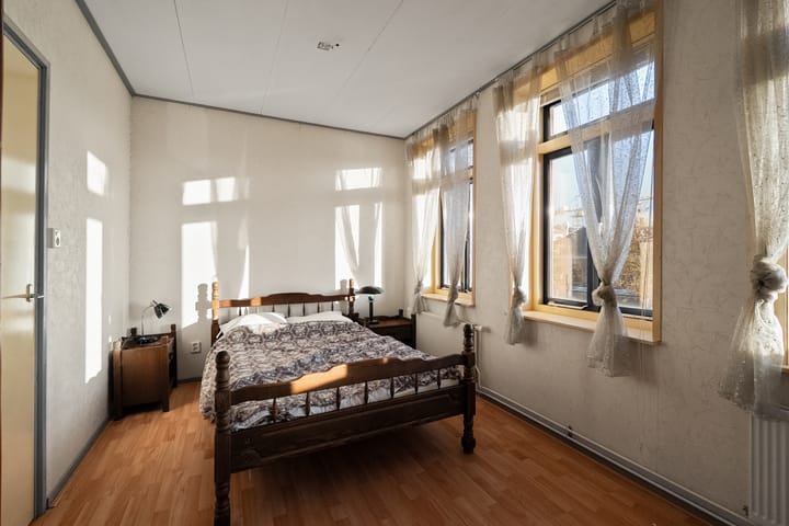 Photo 12 of Weststraat 105