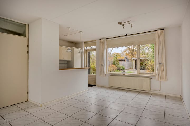 Photo 13 of Meeuwenlaan 13