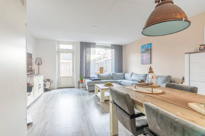 Photo 6 of Nassaustraat 6