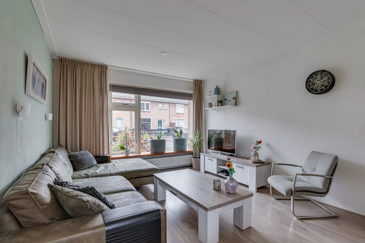 Photo 2 of Treubstraat 8