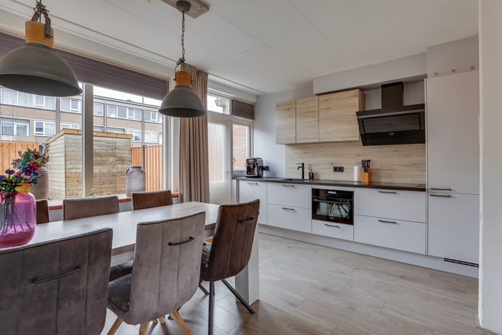 Photo 3 of Treubstraat 8