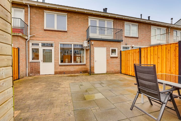 Photo 4 of Treubstraat 8