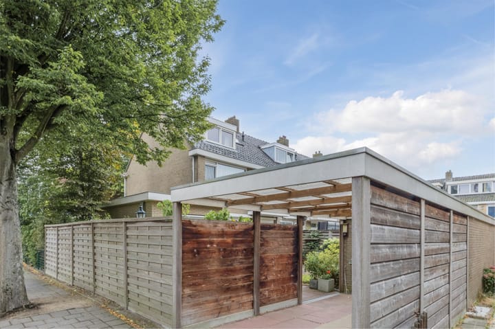 Photo 36 of Professor Hugo de Vriesstraat 2