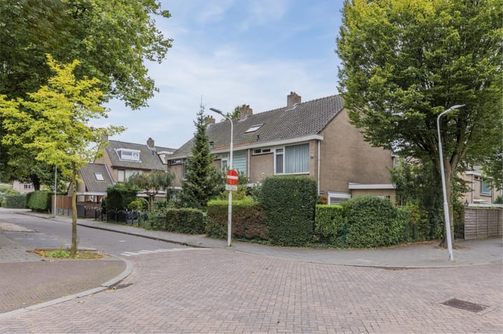 Photo 39 of Professor Hugo de Vriesstraat 2