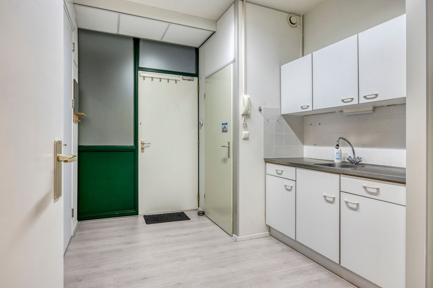 Bekijk foto 3 van Stationsplein 14-a