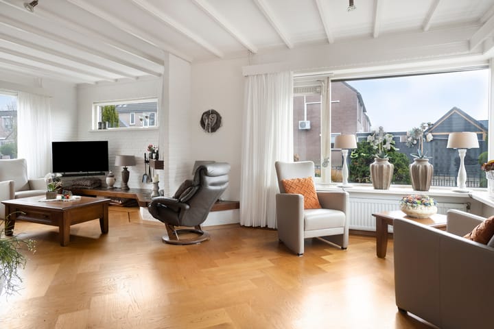 Foto 3 van Annenkamp 64