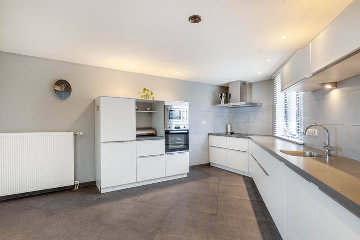 Photo 3 of Betuwestraat 2