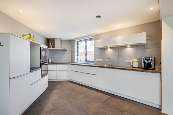 Photo 18 of Betuwestraat 2