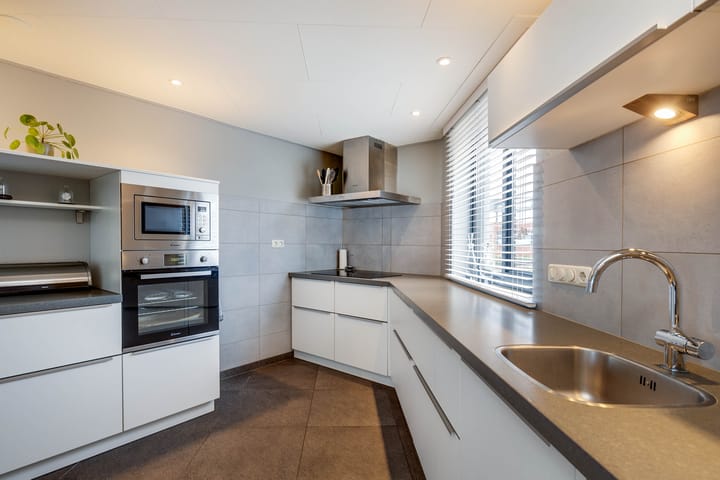 Photo 20 of Betuwestraat 2