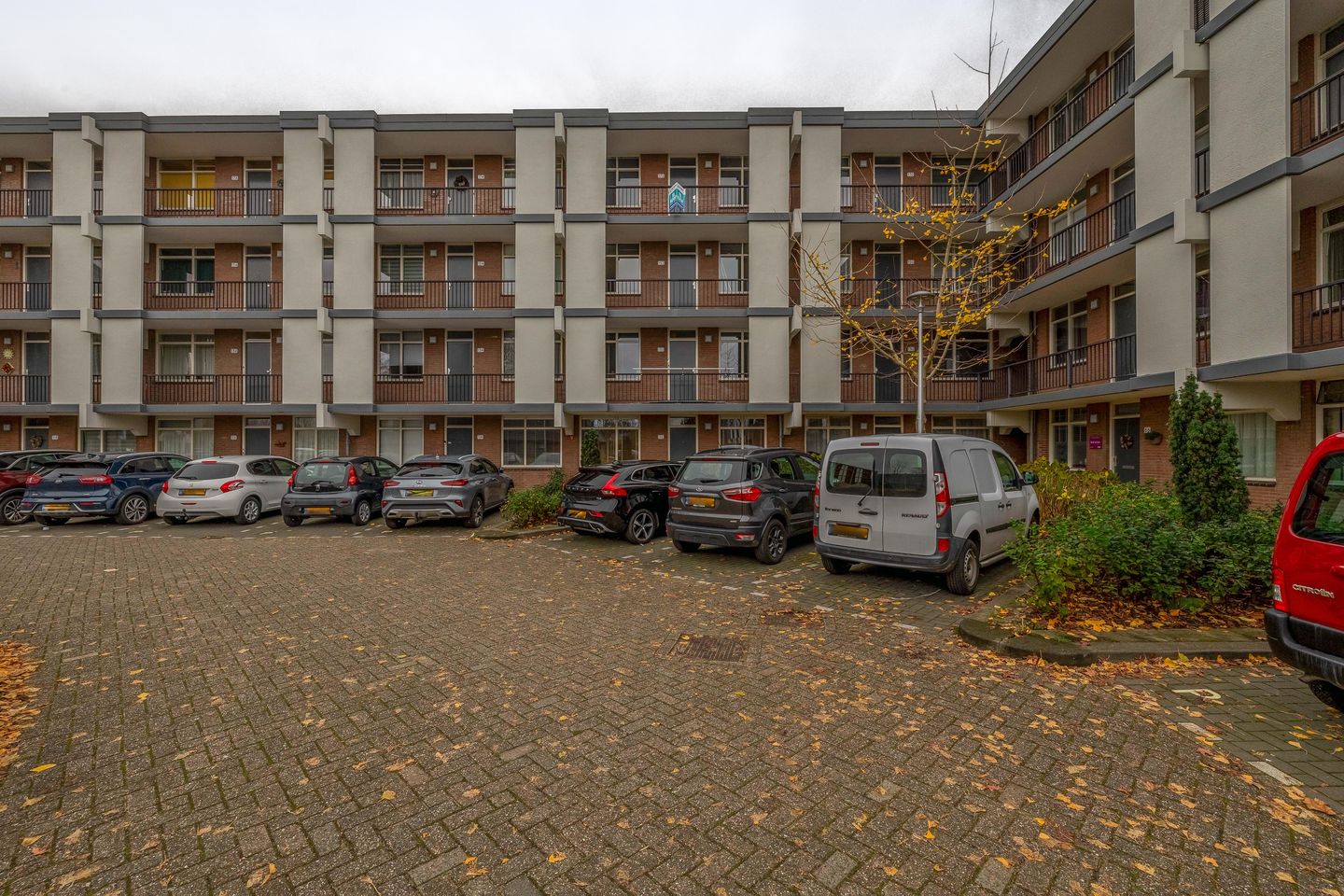 Foto 1 van Louvre 132