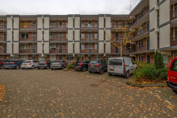 Foto 1 van Louvre 132