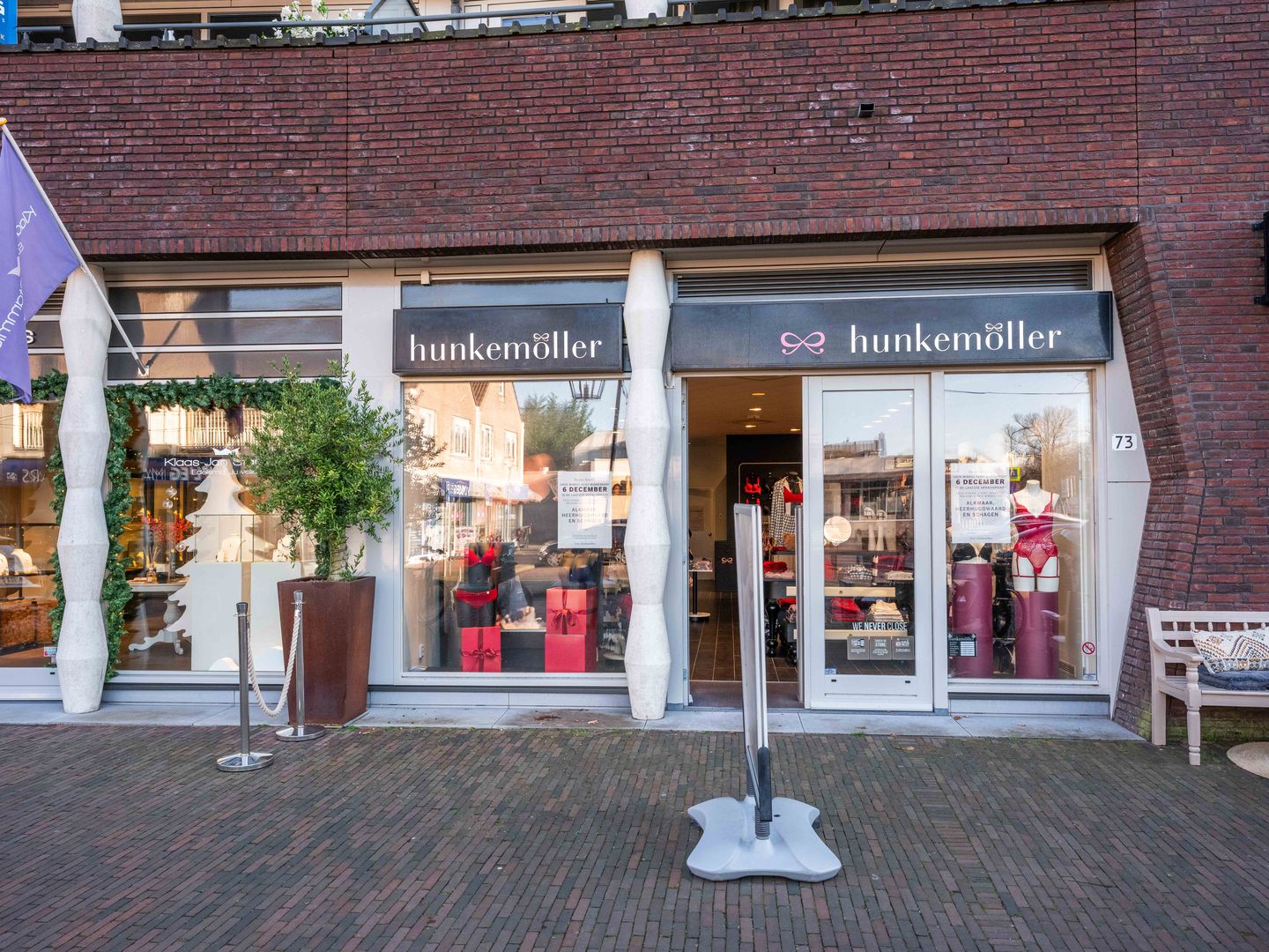 View photo 2 of Plein 73