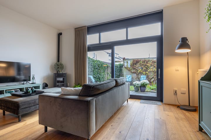 Photo 5 of Rode Ring 133