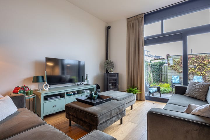 Photo 6 of Rode Ring 133