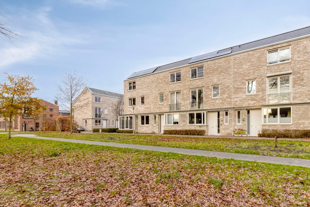 Photo 38 of Halvemaanstraat 12