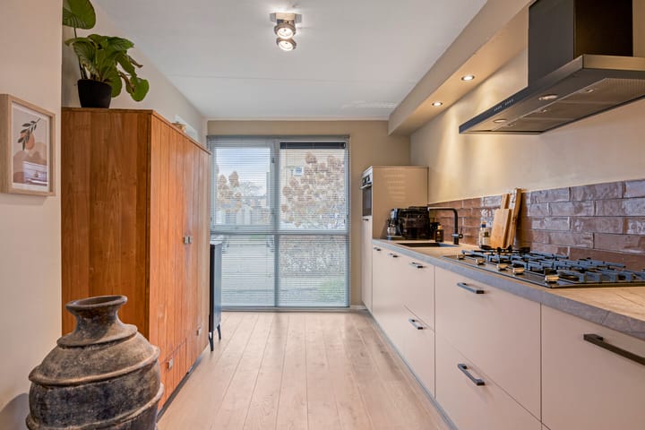 Photo 15 of Eduard van Beinumstraat 2