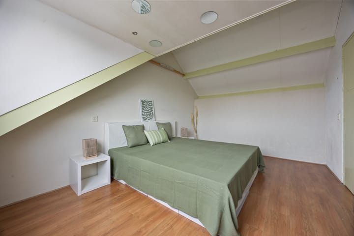 Photo 36 of Regent Smitsstraat 17