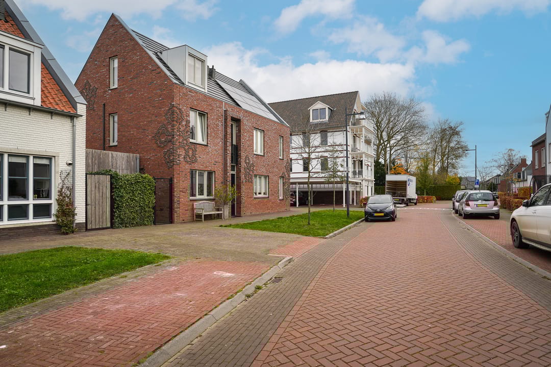 Photo 8 of Pr van Oranjestraat 11