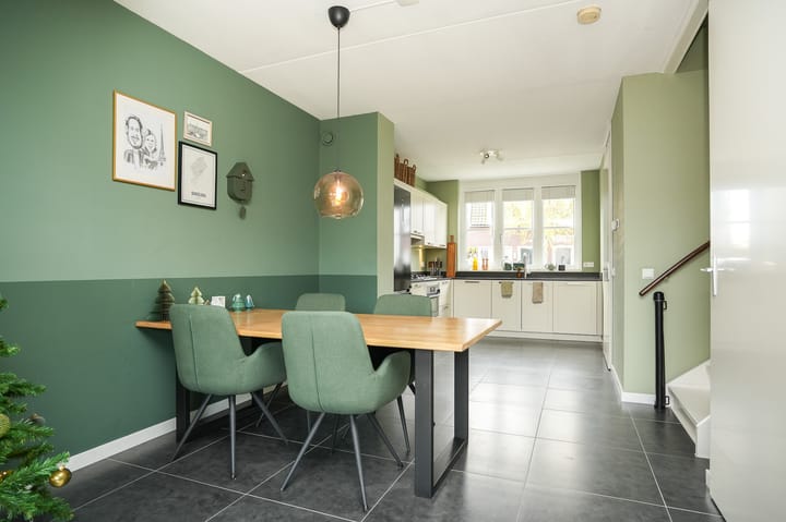 Photo 15 of Pr van Oranjestraat 11