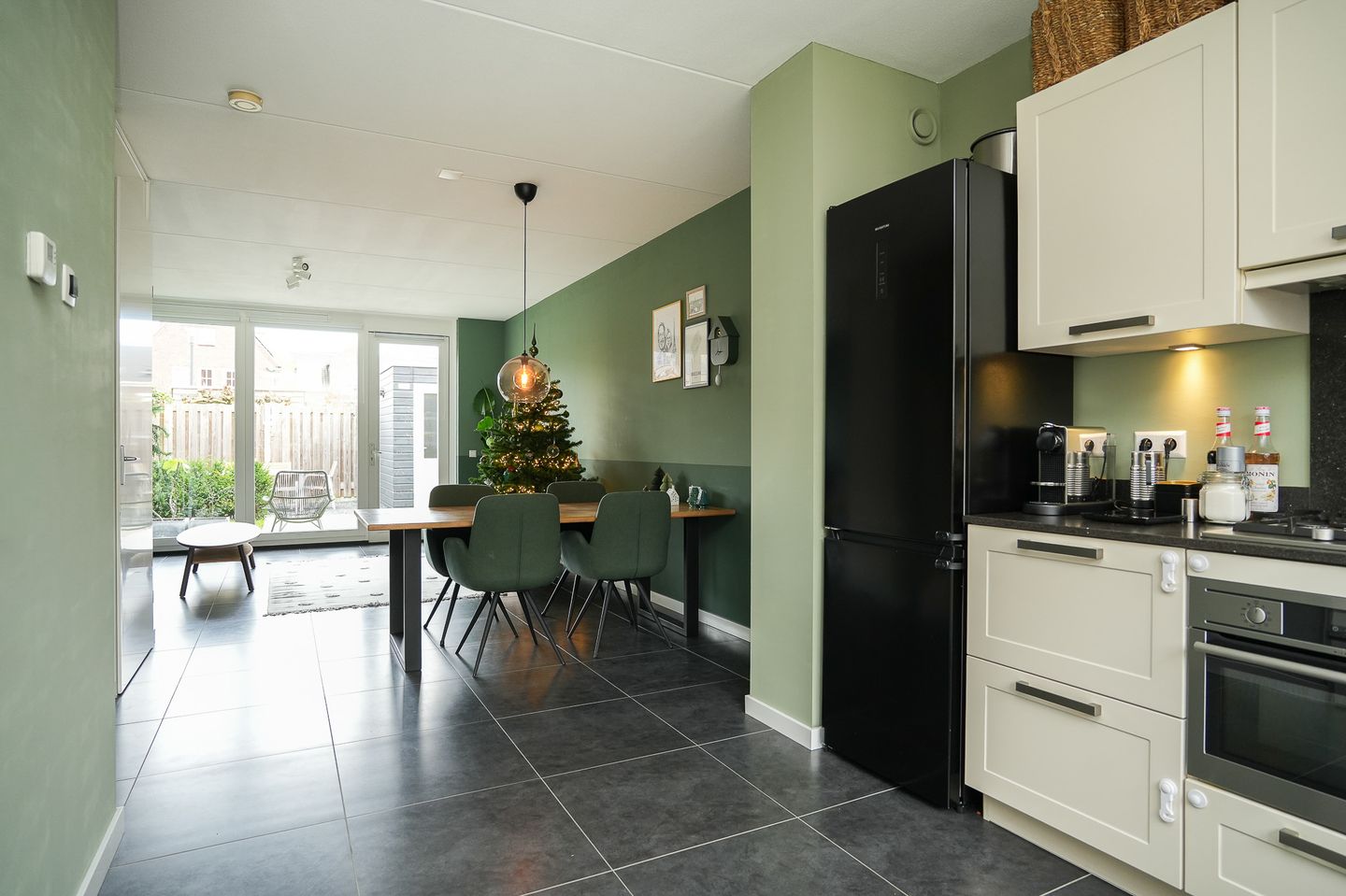 Photo 19 of Pr van Oranjestraat 11