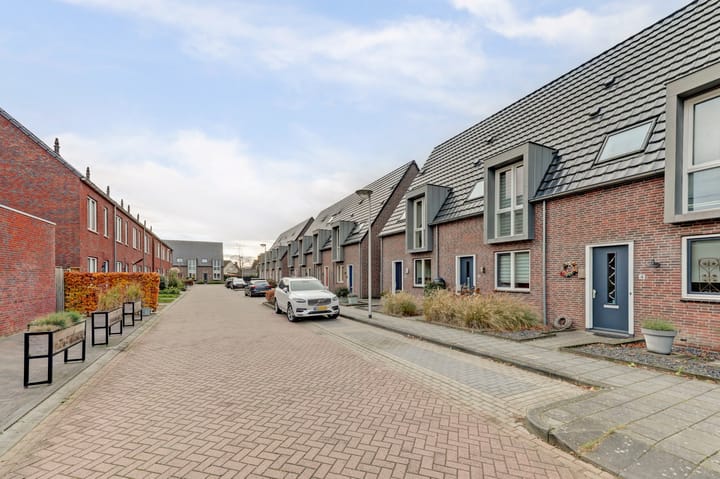 Foto 8 van Burg. Moonshof 8