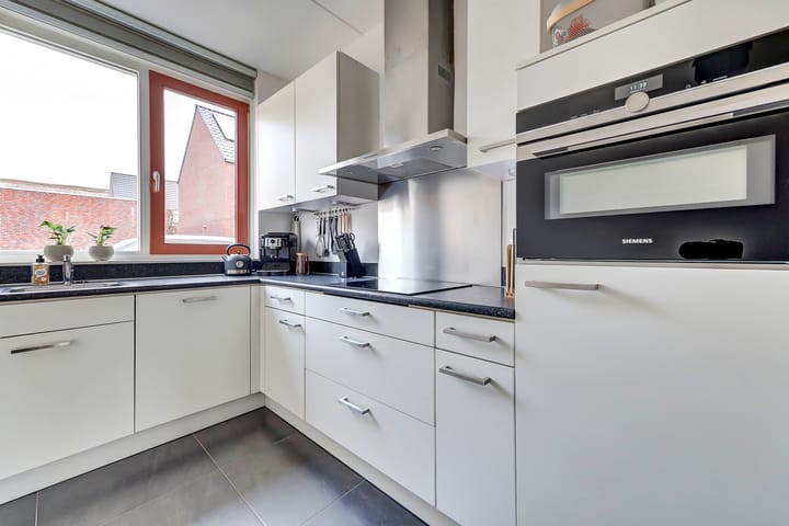 Foto 21 van Burg. Moonshof 8