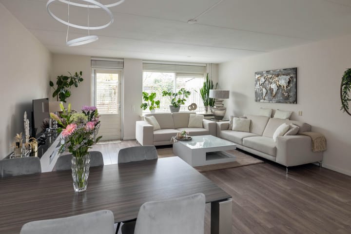 Photo 4 of Salamanderstraat 46