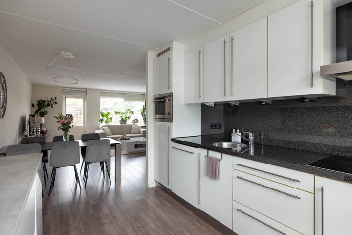 Photo 8 of Salamanderstraat 46