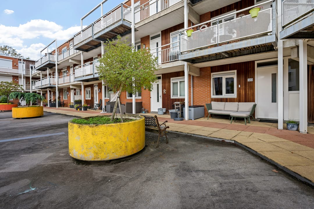 Foto 8 van Sara Burgerhartsingel 323